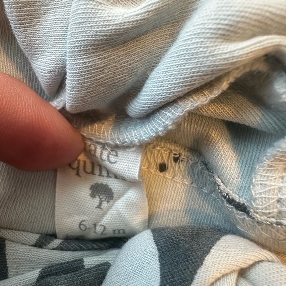 Kate Quinn Blue Whale Knot Hat 6-12 m - Picture 3 of 3